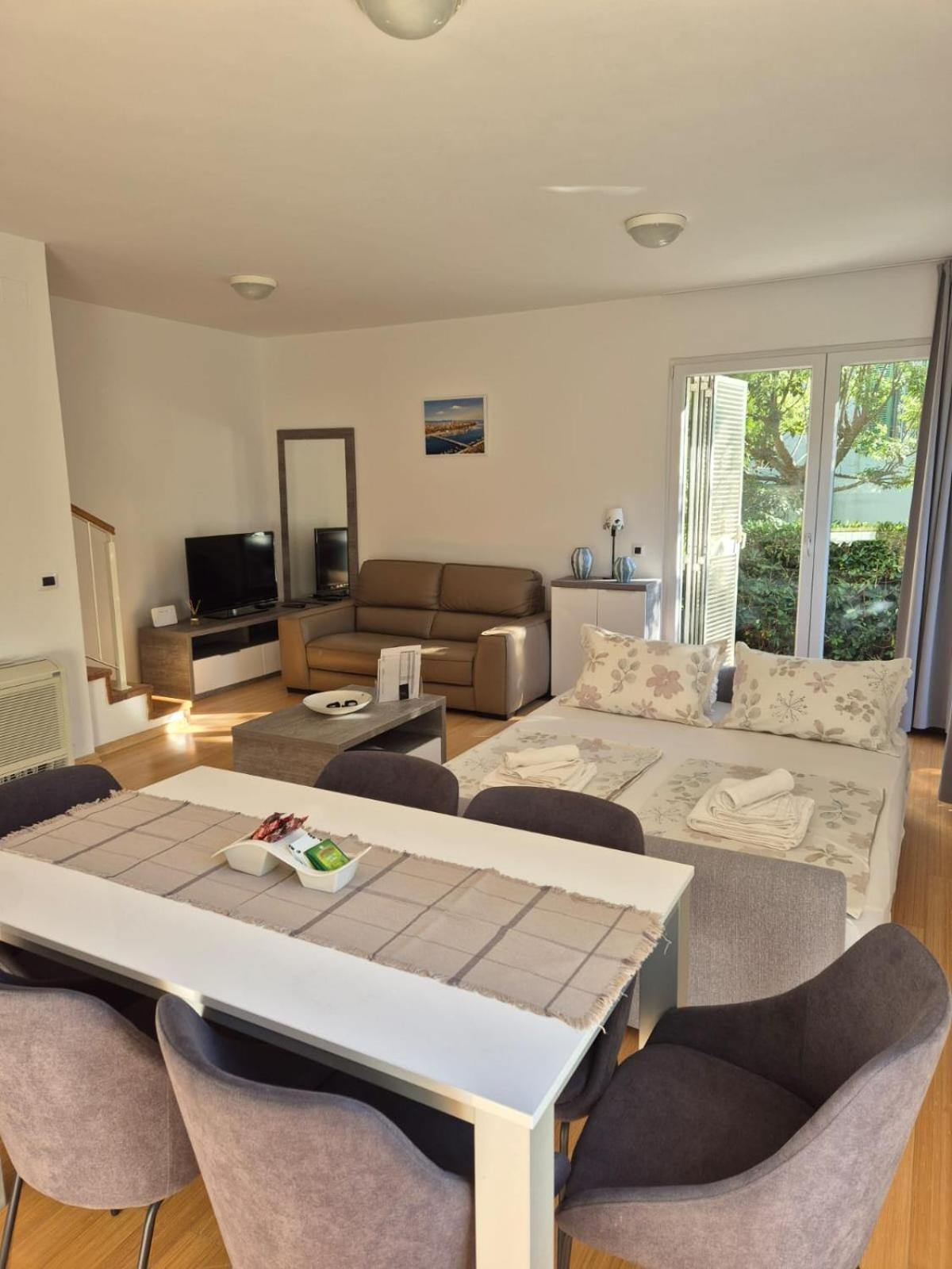 Luxury Two-Floor Apartment In Petrcane With Garden And Pool Exterior foto